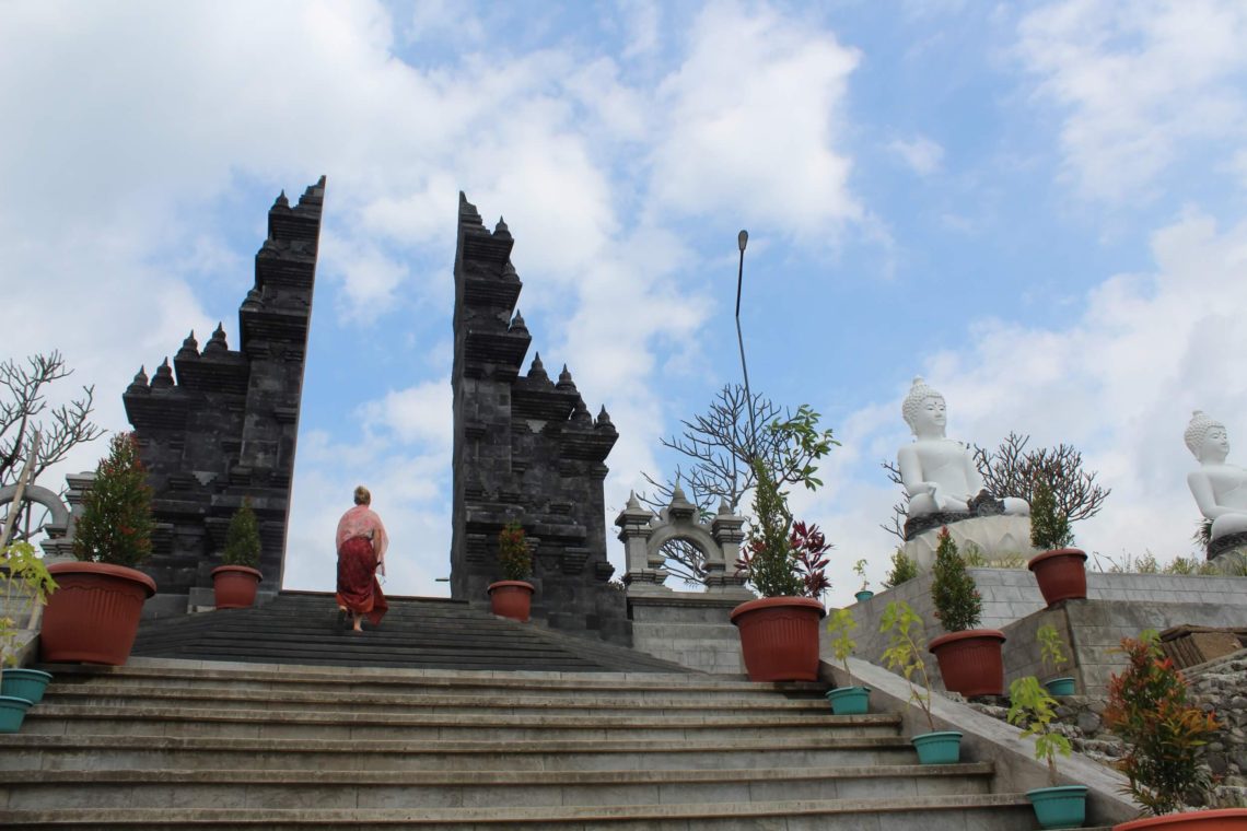 Temple gates at Brahmavihara-Arama Temple