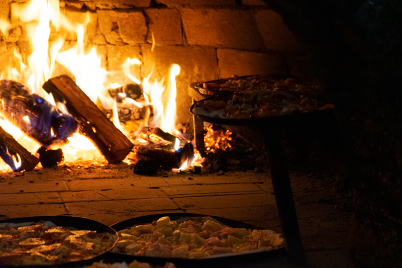 Freshly cooked pizzas in the oven at Peter Seppelt Wines
