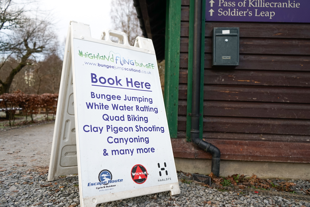 highland fling bungee sign post