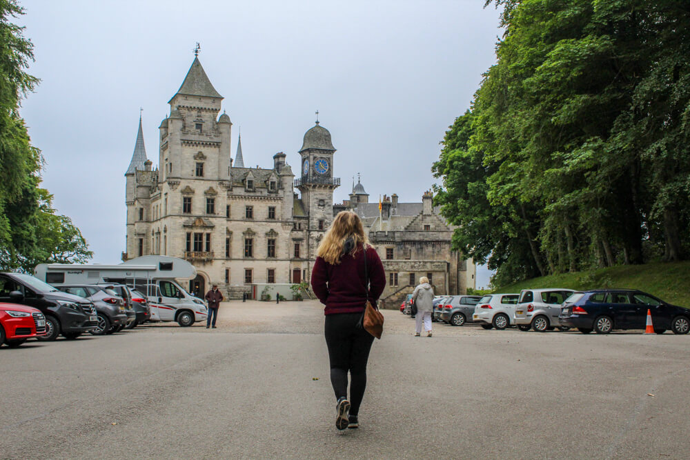 Walking up to the beautiful Dunrobin Castle.