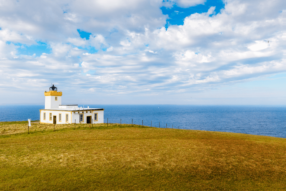 Duncansby Lighthouse overlooking the endless horizon of the North Sea.