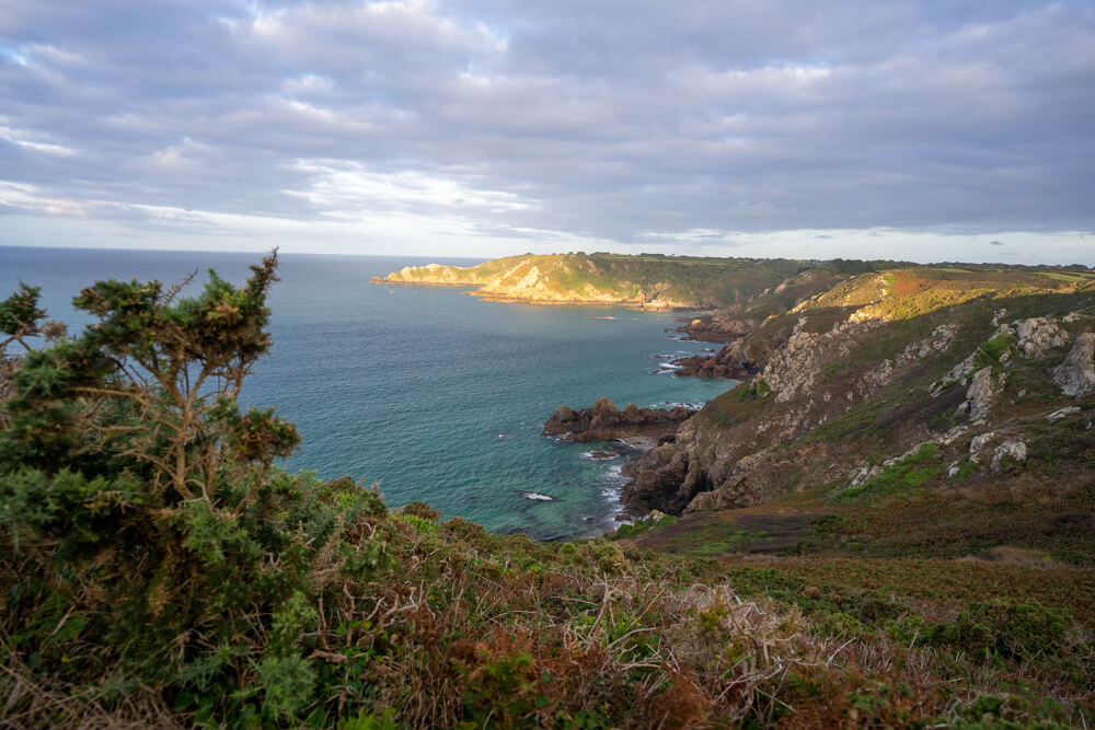 Le Jaonette Bay cliff walk