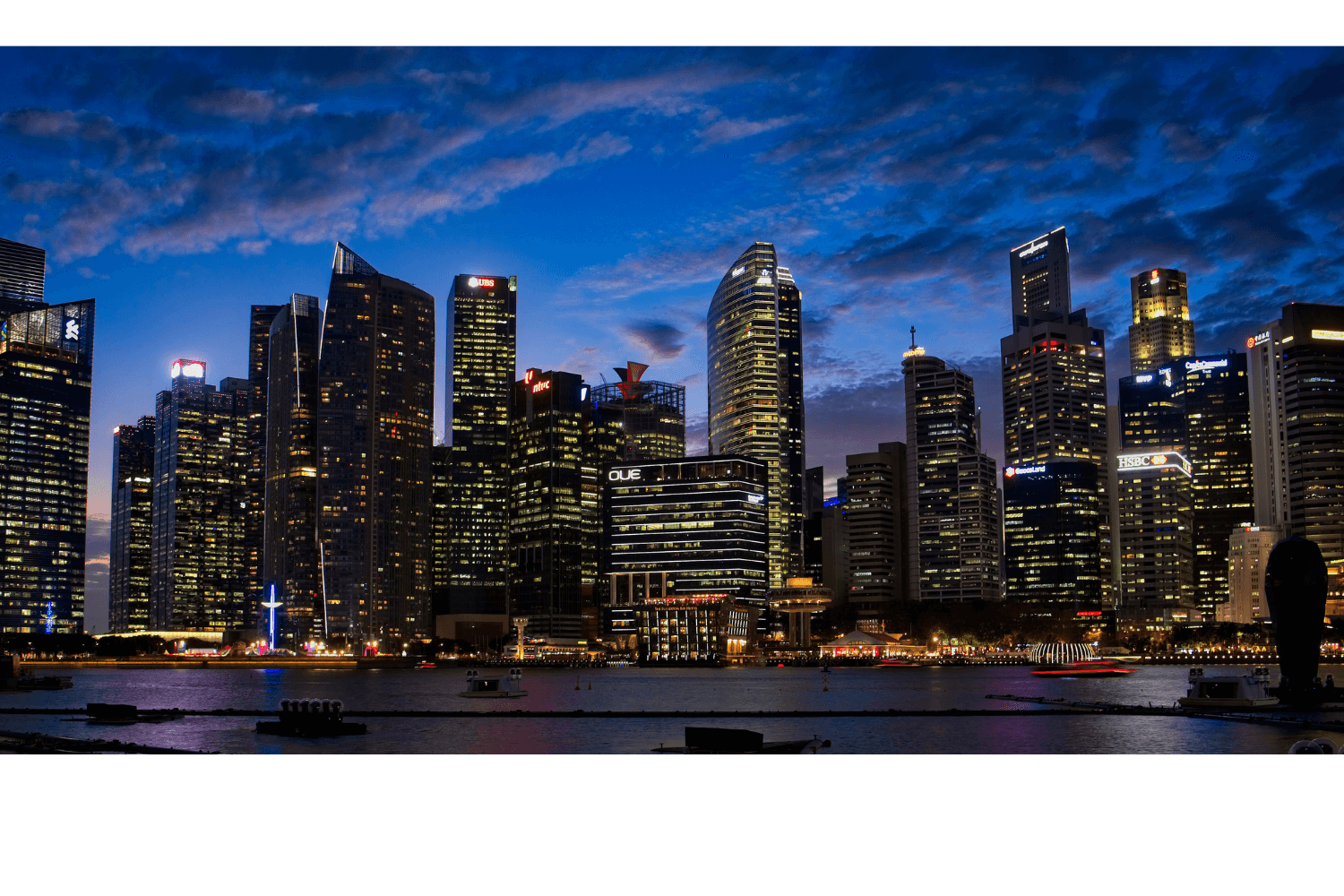 singaproe buildings at night