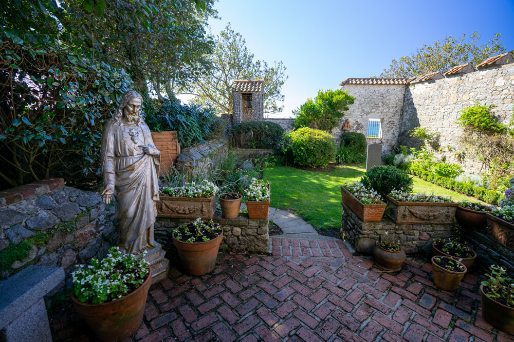 st tuguals church garden