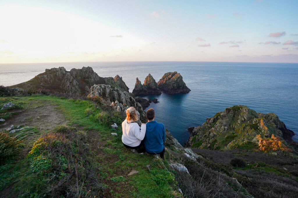 couple sitting at peastacks