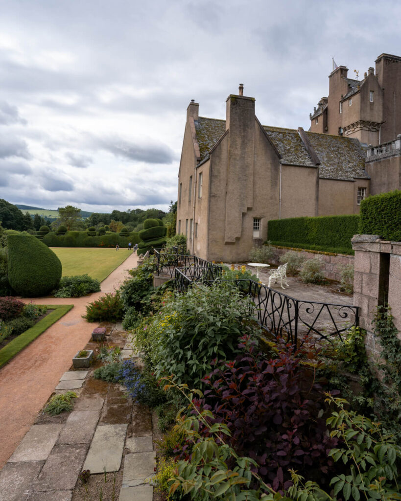 crathes castle gardens