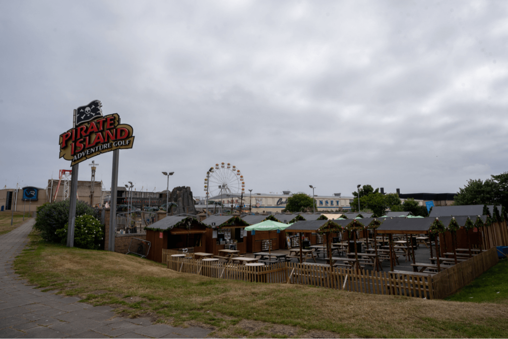 aberdeen mini gold, rides and bars on the esplanade