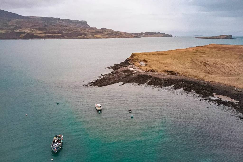 Read more about the article Staffin Beach (An Corran) – Where to Find Dinosaur Footprints on the Isle of Skye