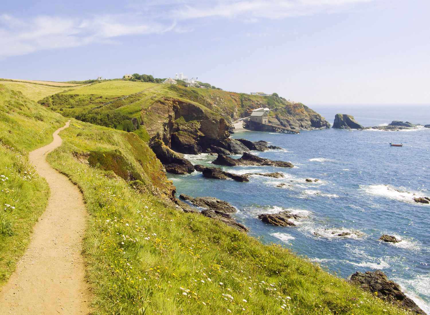 Read more about the article The Ultimate Cornwall Road Trip – Top Places To Visit In Cornwall