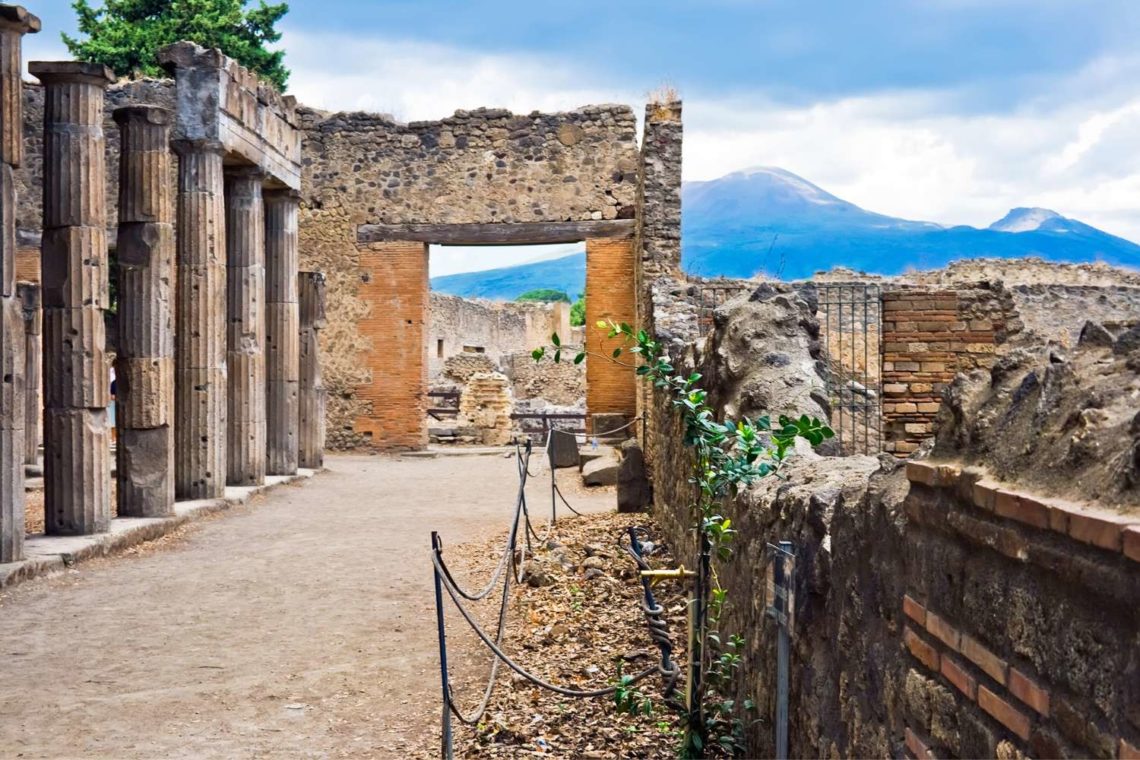 Read more about the article A Complete Guide To Visiting Pompeii – Read This Before Visiting Pompeii!