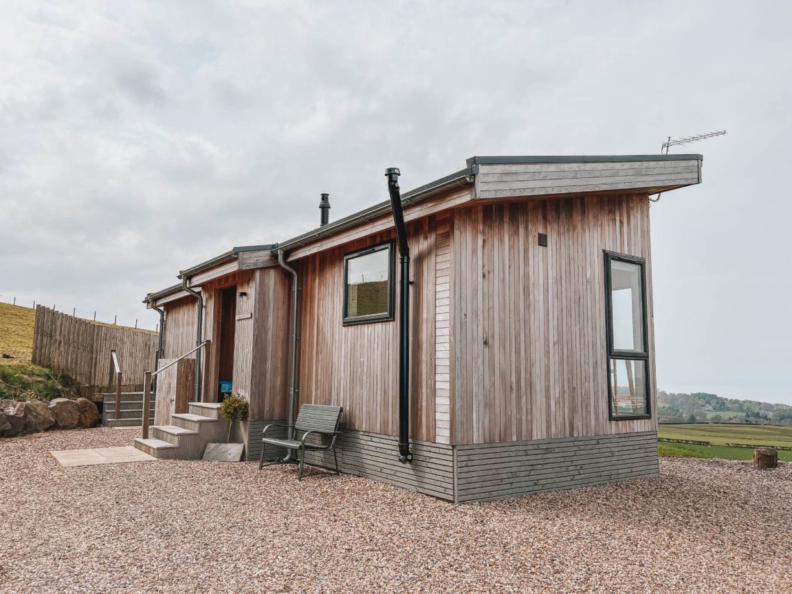 Read more about the article Larch Green Lodges – Luxury Lodges with a Hot Tub near Glasgow